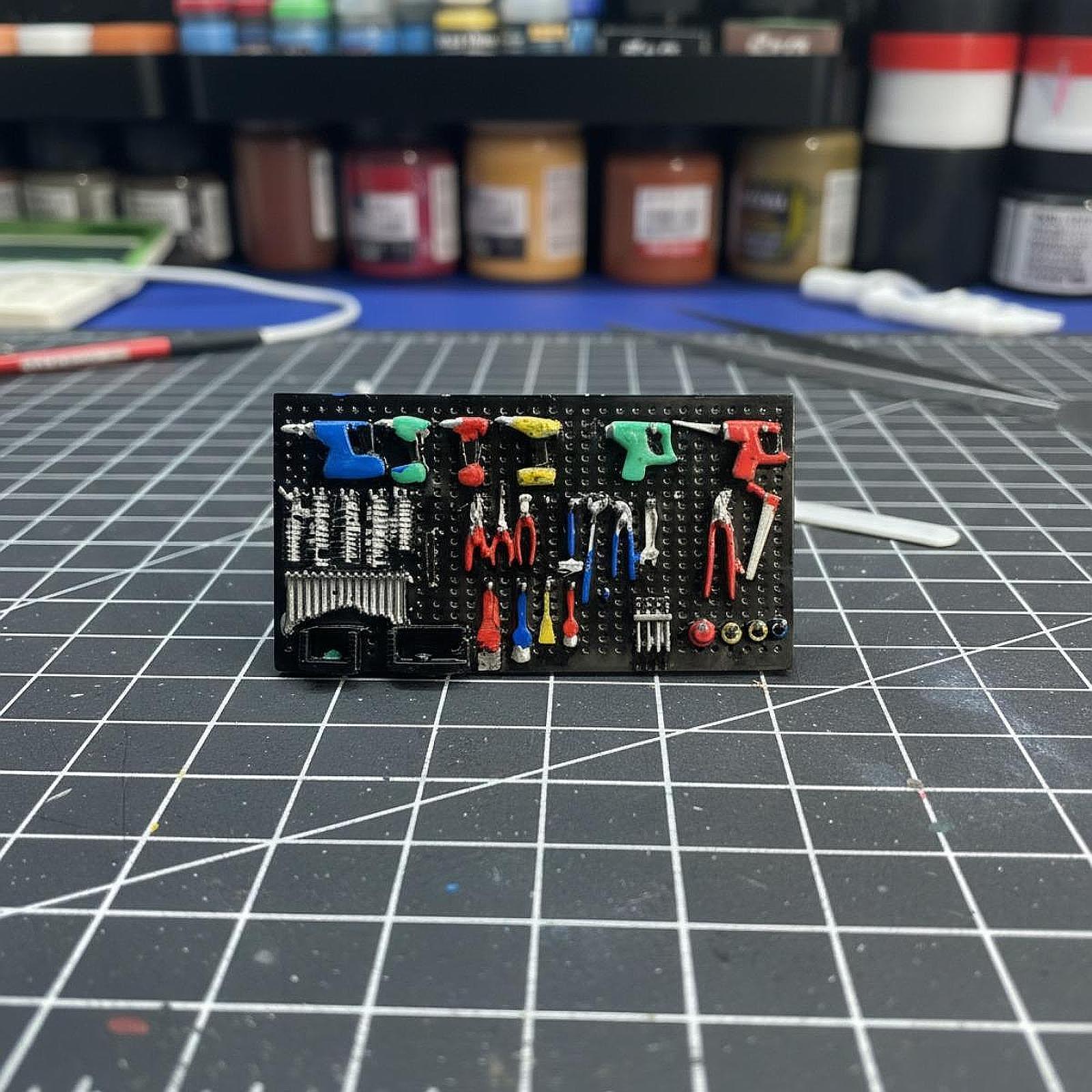 1:64スケール 電動ドリルペグボード モデル装飾品 自動車 - Auto Repair Shop Layout のレビューと価格